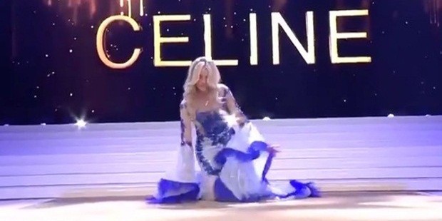 Missnews Miss Belgium 2020 Winner Falls And Loses Bra On Stage During Live Pageant 